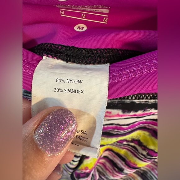 🔴Nike Pink and Multicolor Patterned Leggings - Picture 4 of 5